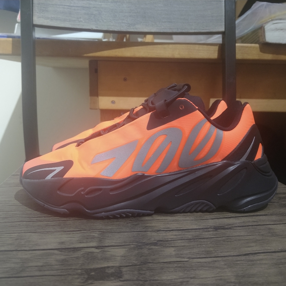 Yeezy 700 MNVN